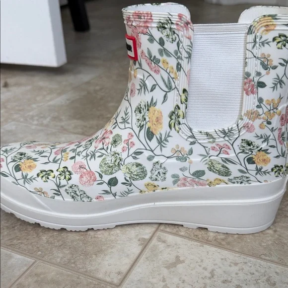 Hunter White Floral Patterned Boots - Picture 6 of 9